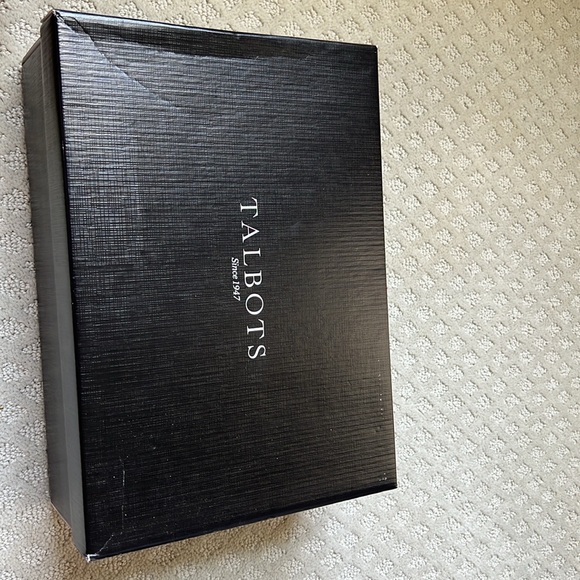 NWT Talbots woman’s heel shoe 8.5 color orchard